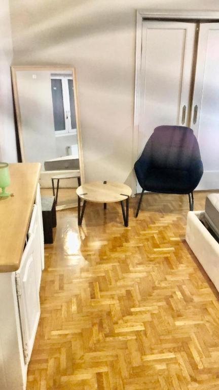 Economy Shared Apartment D In Central Athen Eksteriør bilde